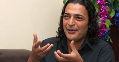 بالفيديو.. حميد الشاعرى يطرح أغنية "سمراء" كلمات العقيد معمر القذافى