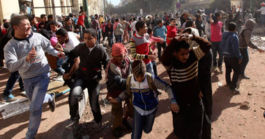 إصابة 4 أفراد فى اشتباكات الباعة الجائلين بميدان التحرير