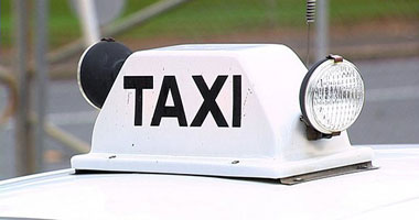 3 أشخاص يتهمون سائق تاكسى بالنصب فى الوادى الجديد