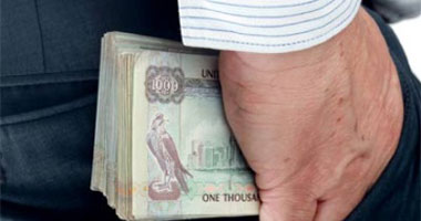 الإمارات: غرامة الإساءة للعملة الوطنية أو إتلافها عن عمد 1000 درهم 