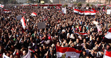 مسيرة بالتحرير تطالب برحيل "العسكرى" والحفاظ على سلمية الثورة