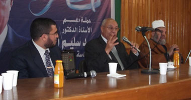 "العوا" لشباب جامعة أسيوط: اعط صوتك لمن تثق فيه ولو كان مسيحيا