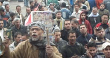 جمعة "لم الشمل" ترفع شعارات الوحدة الوطنية