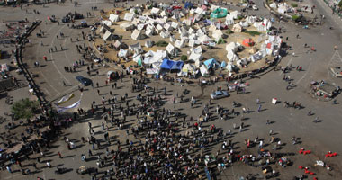 توافد عشرات المتظاهرين لميدان التحرير لإحياء ذكرى "ثورة يناير"