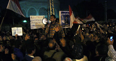 الآلاف يتوافدون إلى الاتحادية بهتافات "الشعب يريد إسقاط الإخوان"