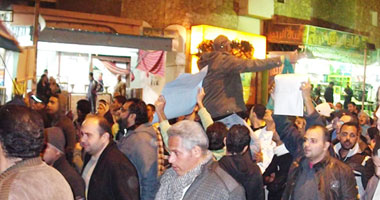 المئات بالإسماعيلية يهتفون ضد الدستور