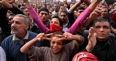 بالصور.. التقاء مسيرتى السيدة زينب والدرب ا&#65271;حمر المتجهتان للتحرير