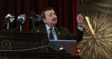 مصطفى السيد يتابع مشروع علاج السرطان بالذهب بـ"القومى للبحوث" اليوم