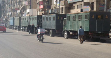 الأمن المركزى يرفعون أعلام مصر أعلى سياراتهم ويتجهون للتحرير