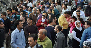 المتظاهرون فى أول هتاف لهم أمام الاتحادية: يسقط يسقط حكم المرشد