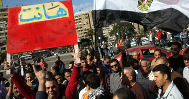 أعضاء الحرية والعدالة يفترشون رابعة العدوية لمساندة مرسى والاحتفال بالثورة