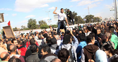 متظاهرو الإخوان بـ"رابعة العدوية" ينفون التوجه لقصر الاتحادية 