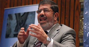 النيابة تحقق فى بلاغ يتهم مرسى وآخرين بالتحريض على قتل المتظاهرين