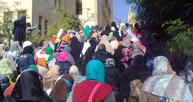 الشرطة تدخل حرم بنات الأزهر للتصدى لشغب طالبات الإخوان