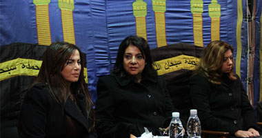 بالصور.. نجوم السياسة والفن والإعلام فى عزاء والدة جيهان منصور 