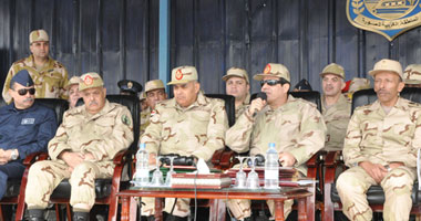 "السيسى" يشهد مناورة بالذخيرة بالمنطقة الغربية 