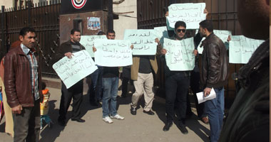 حصاد المحافظات.. ذبح سائق وإحراق سيارته بعد صدمه إحدى متظاهرات الإخوان بالمنصورة.. أهالى الإسماعيلية ينهون وقفتهم بعد مقابلة وكيل أول "الكهرباء".. ووصول أكبر سفينة قمح لـ"الأدبية" بالسويس من استراليا