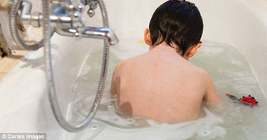 "الحمام الساخن" أحدث صيحة لعلاج التوحد ويجعل الأطفال اجتماعيين