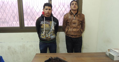 ضبط عاطلين بحوزتهما فرد خرطوش وسلاح أبيض