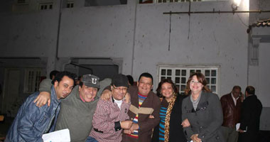 بالصور "السيد ملطشة" مسرحية جديدة تدعو للاستفتاء على الدستور