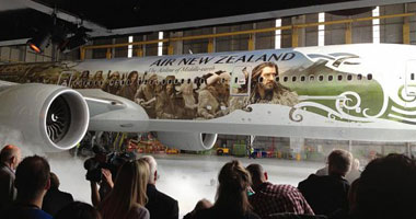 الكشف عن تمثالين عملاقين لنسرين فى مطار نيوزيلندا للترويج لفيلم هوبيت