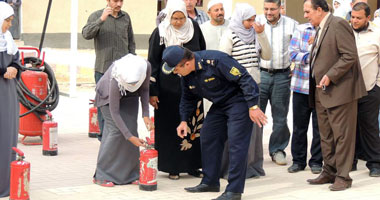 بالصور.. تجربة على إخماد حريق فى "الثانوية الصناعية بنات" بكفر الشيخ