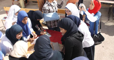 بالصور.. "رسالة" وطالبات "السويس الثانوية" يطلقون حملة "سفراء العطاء"