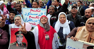 مظاهرات بالقائد إبراهيم تدعو للتصويت بنعم على الدستور وترفع صور السيسى