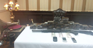 حبس 3 تجار مخدرات ضبط بحوزتهم 38 "طربة حشيش" وأسلحة نارية بالعمرانية