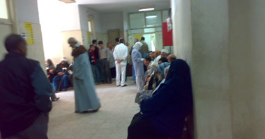 العمالة المؤقتة بمستشفى الفيوم تهدد بالإضراب عن العمل