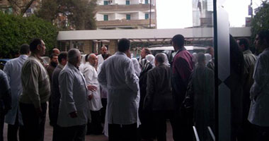 نائب يهاجم أطباء المطرية: "قافلين المستشفى وبينفذوا أجندات ومعندهمش إخلاص"