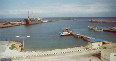 إغلاق ميناء العريش البحرى على ساحل المتوسط بسبب ارتفاع الأمواج