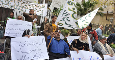 المعاقون يواصلون اعتصامهم أمام "البرلمان"