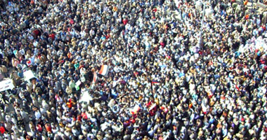 50 ألف متظاهر يتوجهون من التحرير إلى قصر العروبة