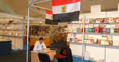 ناشرون يرفعون علم مصر بمعرض الكتاب المغربى