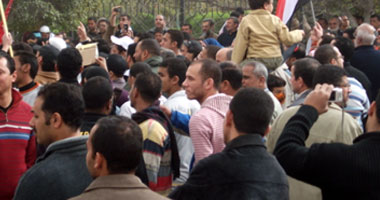 تظاهر معلمى العقود بالإسماعيلية لتثبيتهم