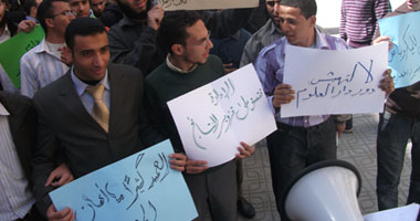 أساتذة وطلاب 3 كليات بـ "القاهرة" يطالبون بإقالة العمداء