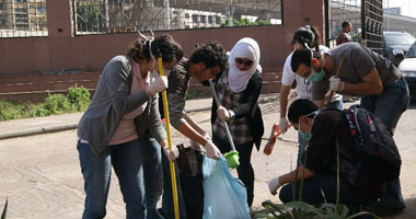 حملة لطلاب طب عين شمس لتنظيف الكلية