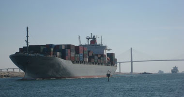 عبور49 سفينة قناة السويس اليوم حمولتها 2 مليون و883 ألف طن 