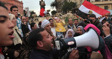 بدء الحلقة النقاشية لنقابة علماء مصر بقراءة الفاتحة على شهداء 25 يناير
