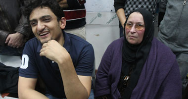 وائل غنيم يلتقى والدة خالد سعيد بـ"التحرير"