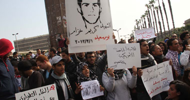طلاب مصر يحيون ذكرى مذبحة كوبرى عباس