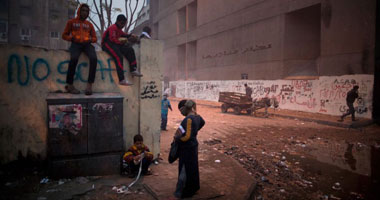 حملة "طفل بارع مش طفل شارع" توزع البطاطين والملابس فى الإسكندرية