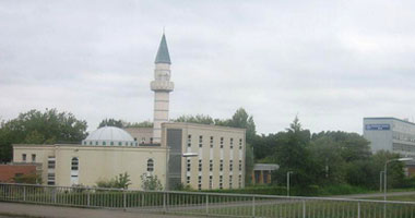 رسمياً.. هولندا توافق على رفع الأذان بالمساجد أسوة بأجراس الكنائس