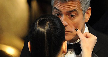 ساندرا بولوك تمازح جورج كلونى