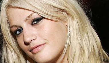 ليزلى كارترر توفيت بجرعة زائدة من "المخدرات"