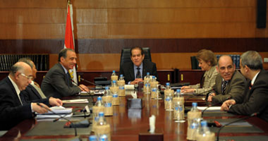 الحكومة تستعرض تخفيف عجز الموازنة وتطلب نحو 4.9 مليار دولار قروضاً خارجية
