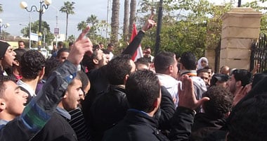 متظاهرو كفر الشيخ يرفضون الاحتفال بيوم التنحى حتى إسقاط النظام 