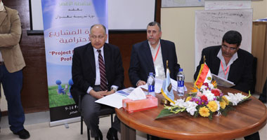 بالصور .. "الداخلية": 40 ضابطاً كشفوا غموض سرقة سيارة محافظ "المركزى".. 8 لصوص استخدموا أسماء حركية.. وخطأ المتهم الرئيسى أدى لضبطهم فى شقة بالطالبية وبؤرة إجرامية فى بهتيم وبحوزتهم 7 قطع سلاح و ذهب