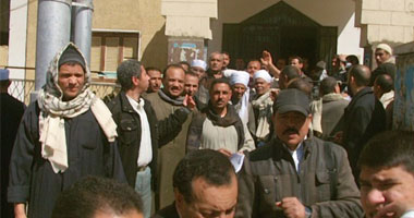 وقفة أمام طوارئ مستشفى الجامعة بالإسماعيلية ضد تحويلها لاستثمارى 